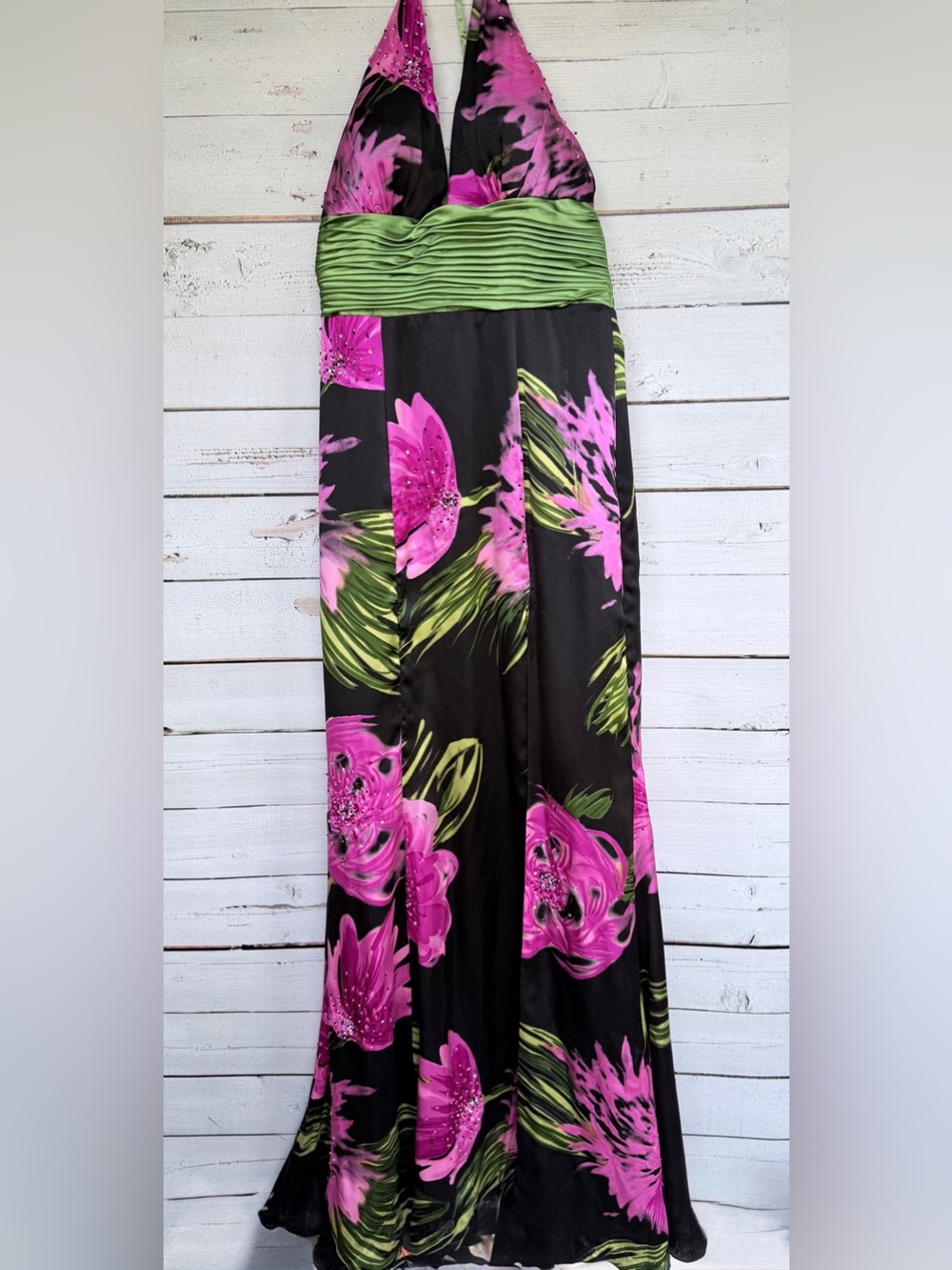 Wow! Prom & Pageant Silk Plunge Halter Formal Gown Ruched Waist Size 4 - Picture 3 of 11